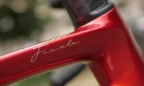 Moda Finale 105 Di2 Cosmic Carbon Road Bike - Red / XLarge