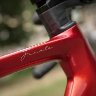 Moda Finale 105 Di2 Cosmic Carbon Road Bike - Red / XLarge