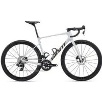 Giant Defy Advanced Pro 1 Carbon Road Bike 2026 X-Large - White/Iris Giant Defy Advanced Pro 1 Carbon Road Bike 2026 X Large White/Iris